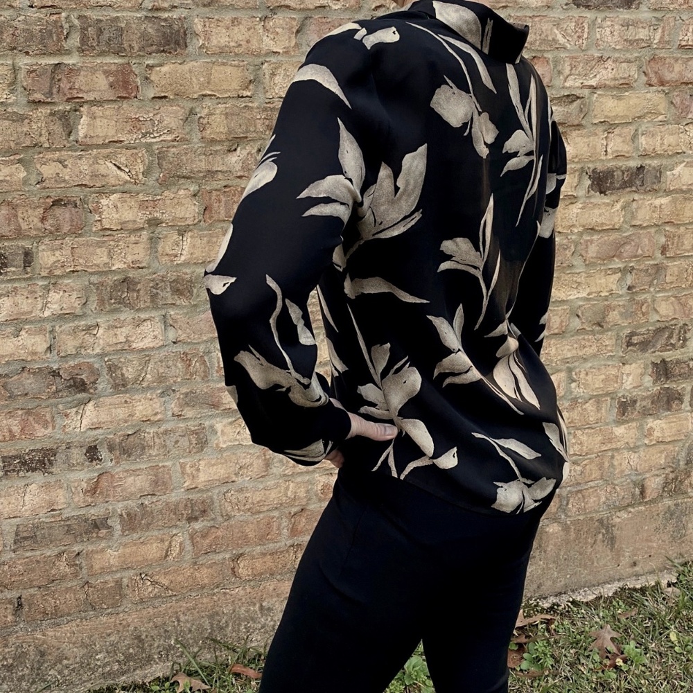 Silk hi-low hem blouse 100% silk in beige/black floral